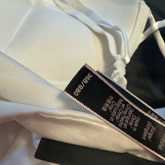 Victoria Secret Bombshell Bra - Picture 3 of 4